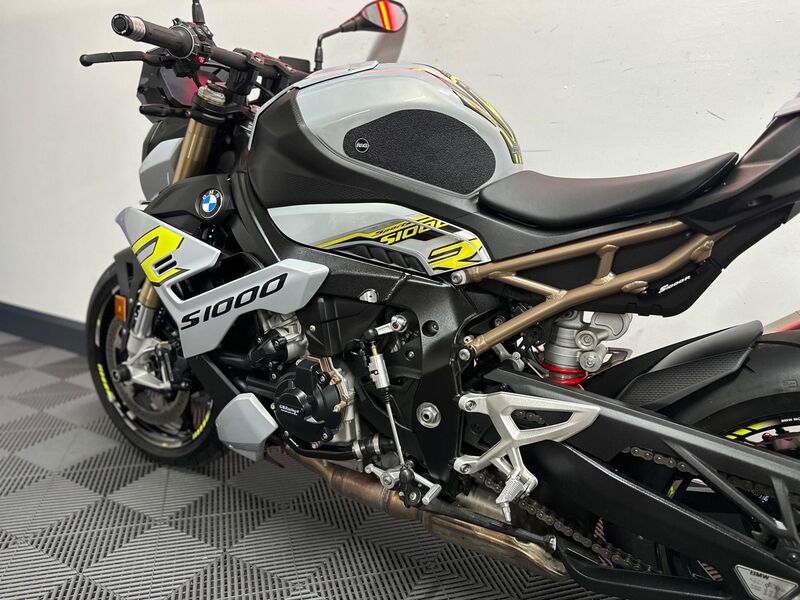 BMW S1000R