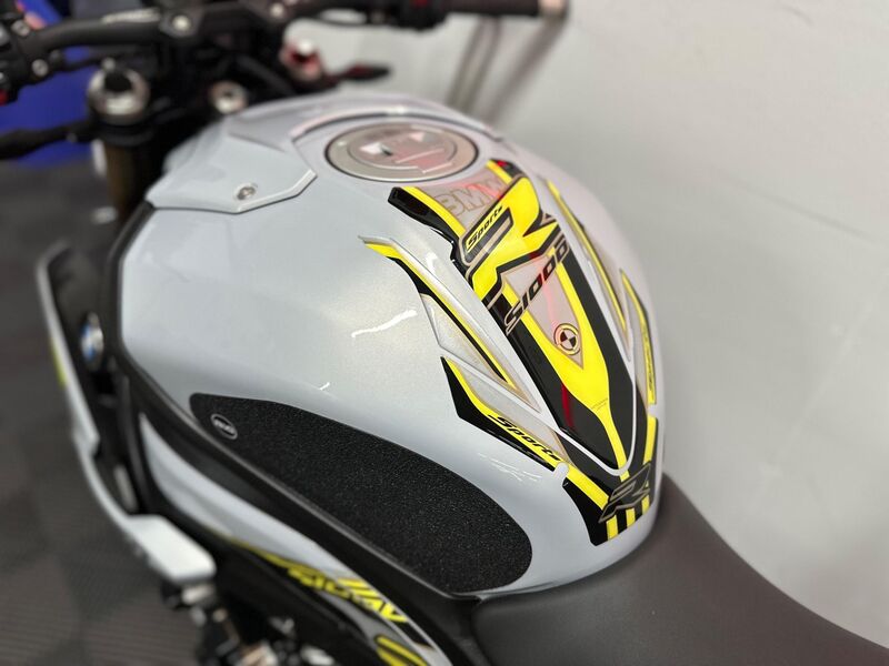 BMW S1000R