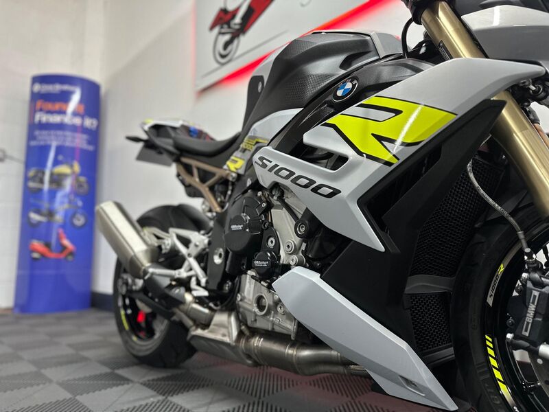 BMW S1000R