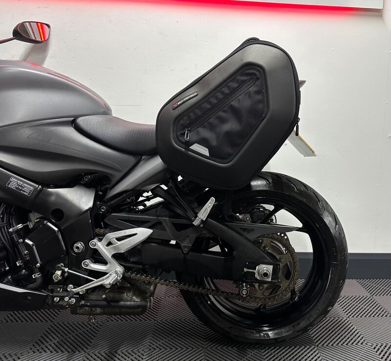 SUZUKI GSX-S1000F
