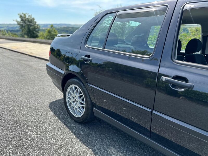 VOLKSWAGEN VENTO