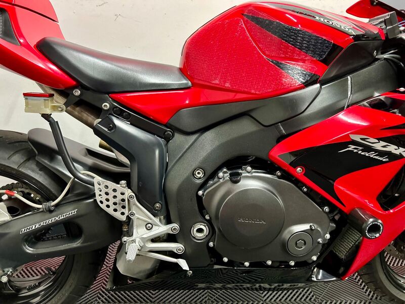 HONDA CBR1000RR Fireblade