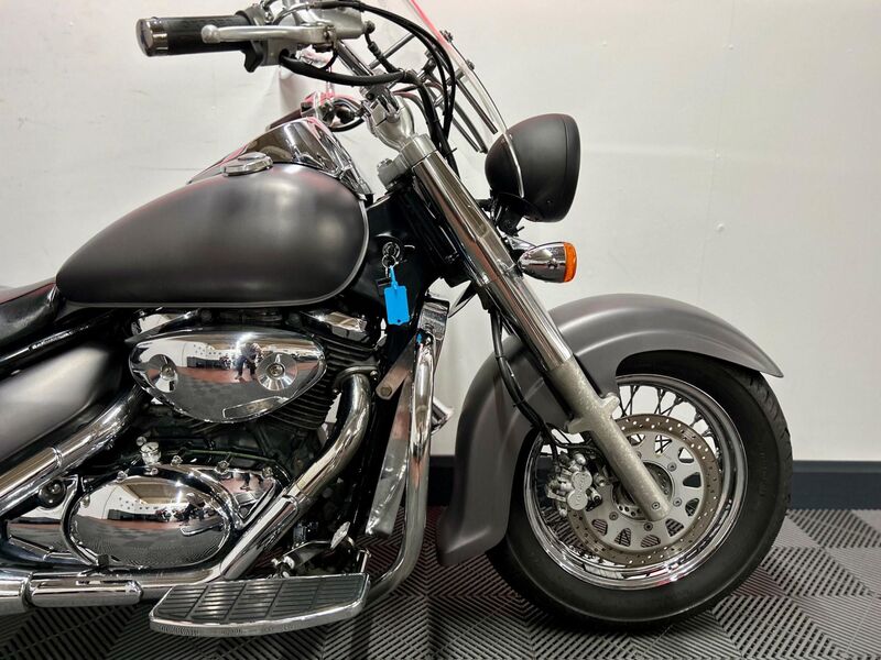 SUZUKI Intruder 800
