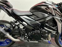 SUZUKI GSX-S750