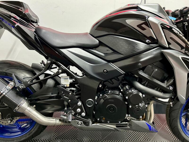 SUZUKI GSX-S750