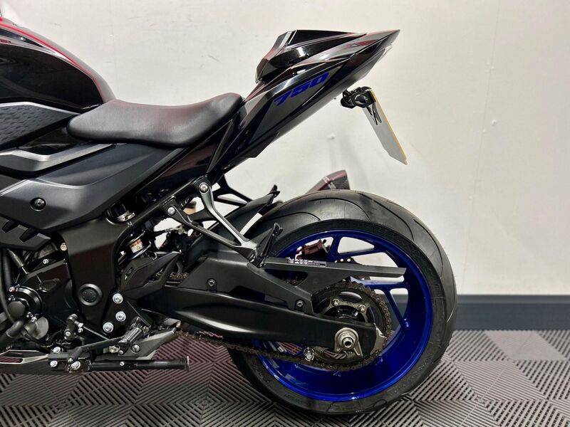 SUZUKI GSX-S750