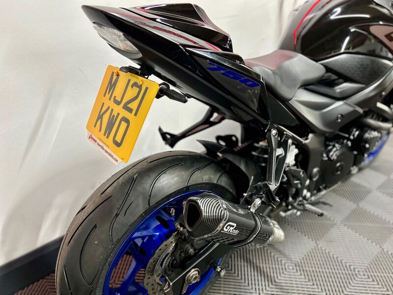 SUZUKI GSX-S750