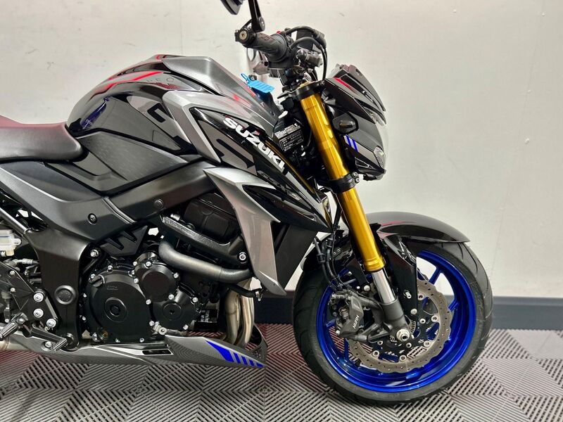 SUZUKI GSX-S750