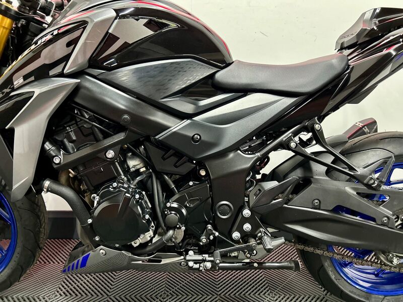 SUZUKI GSX-S750