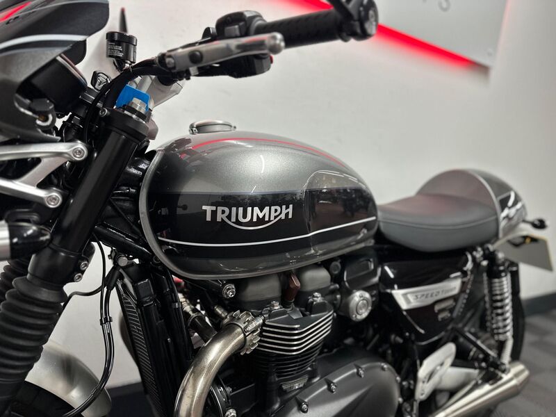 TRIUMPH SPEED TWIN