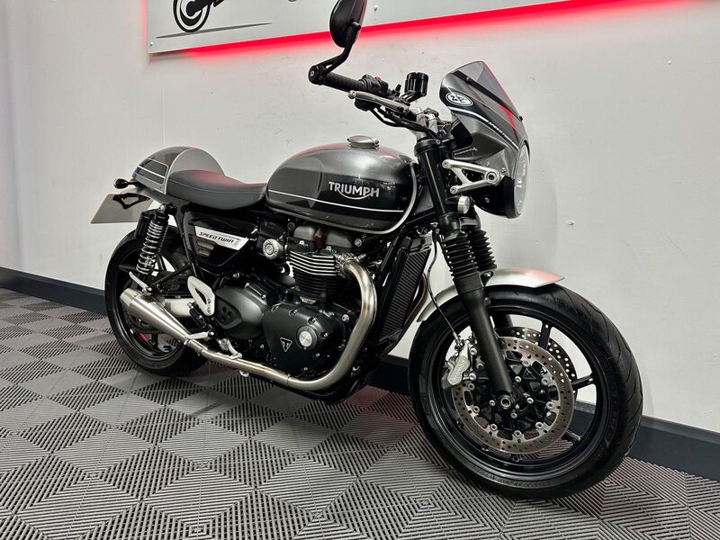 TRIUMPH SPEED TWIN