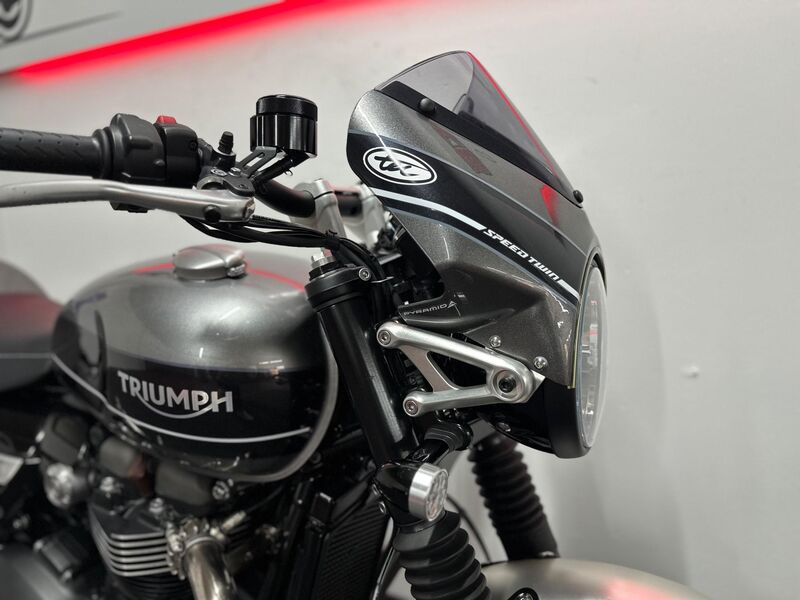 TRIUMPH SPEED TWIN