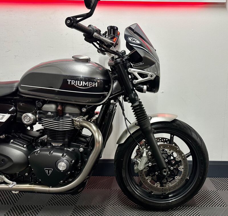 TRIUMPH SPEED TWIN