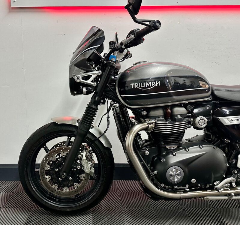 TRIUMPH SPEED TWIN