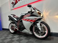 YAMAHA R1