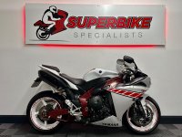 YAMAHA R1