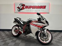 YAMAHA R1