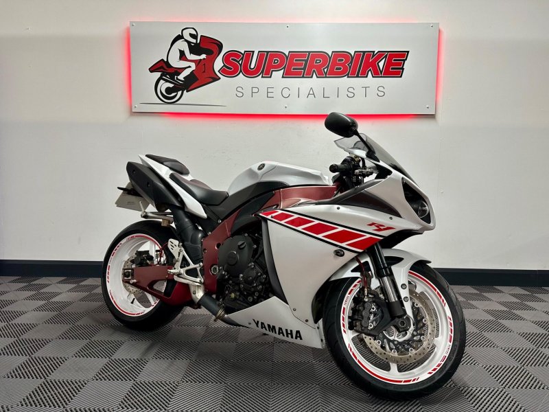 YAMAHA R1