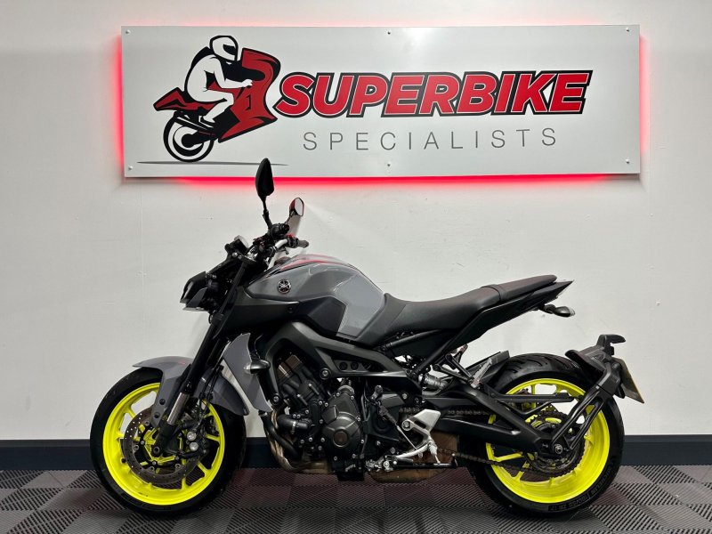 YAMAHA MT-09