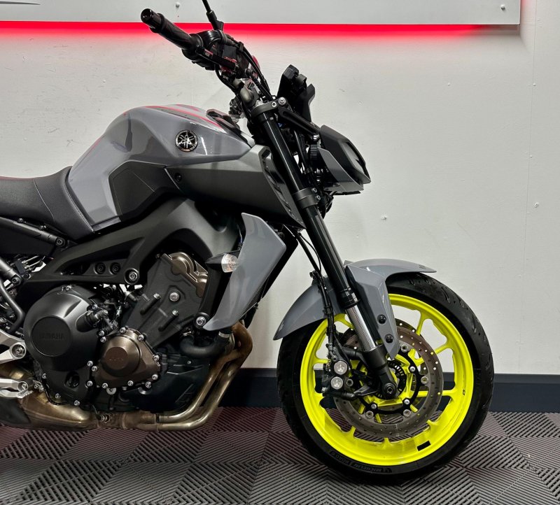 YAMAHA MT-09