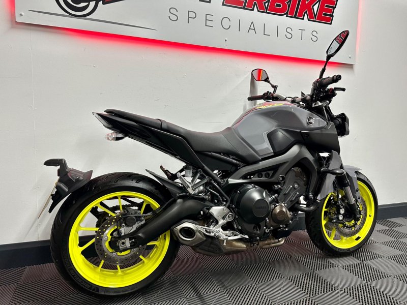 YAMAHA MT-09