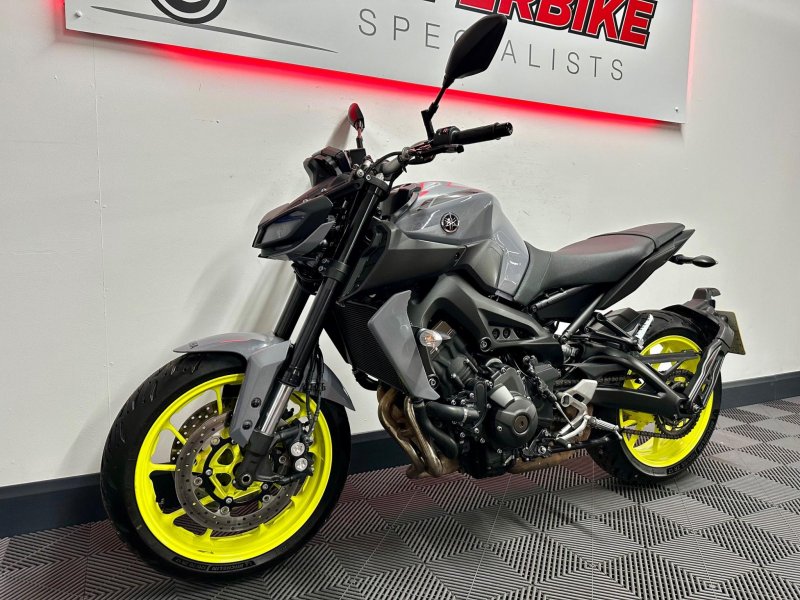 YAMAHA MT-09