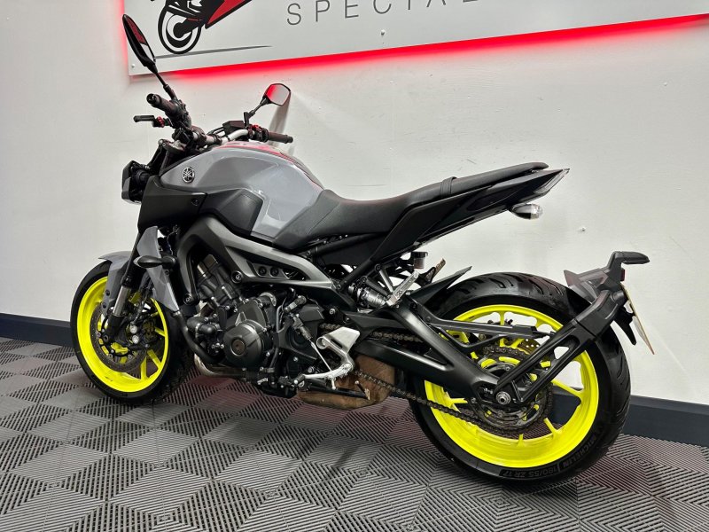 YAMAHA MT-09