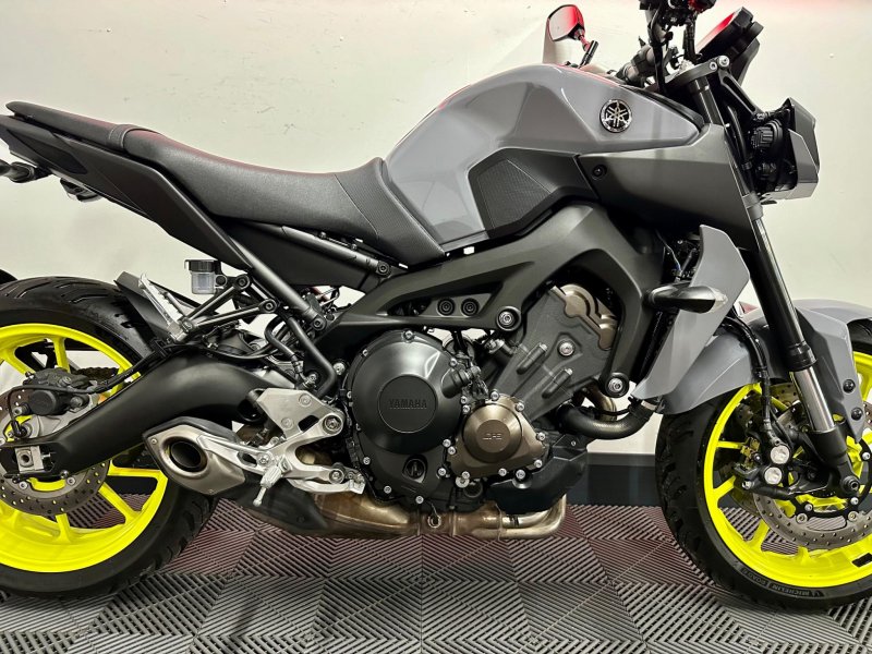 YAMAHA MT-09