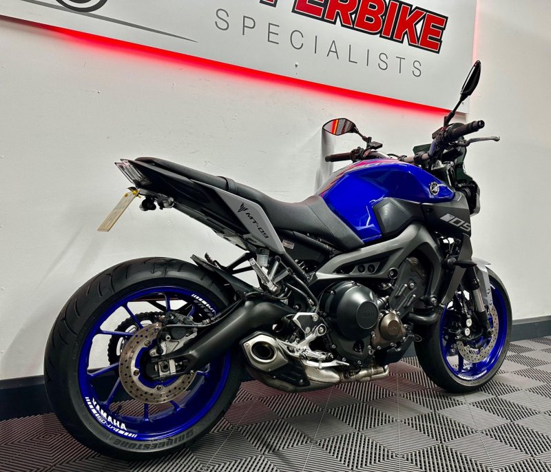 YAMAHA MT-09