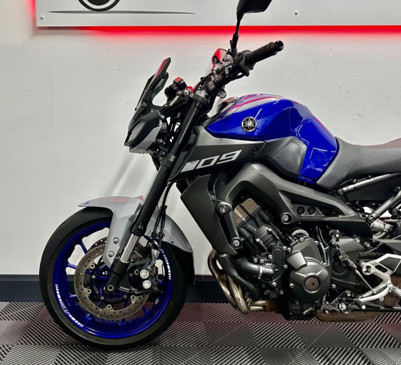 YAMAHA MT-09