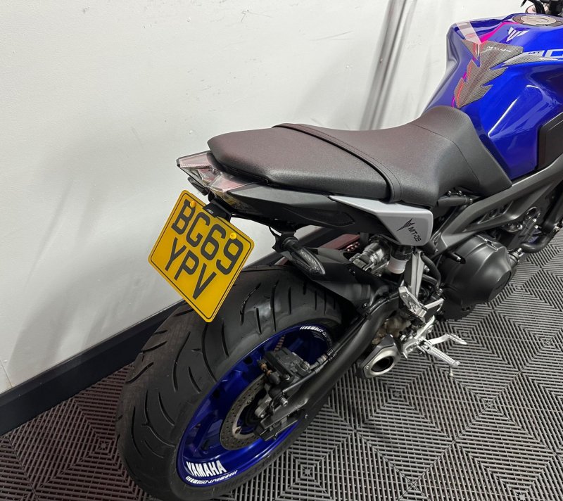 YAMAHA MT-09