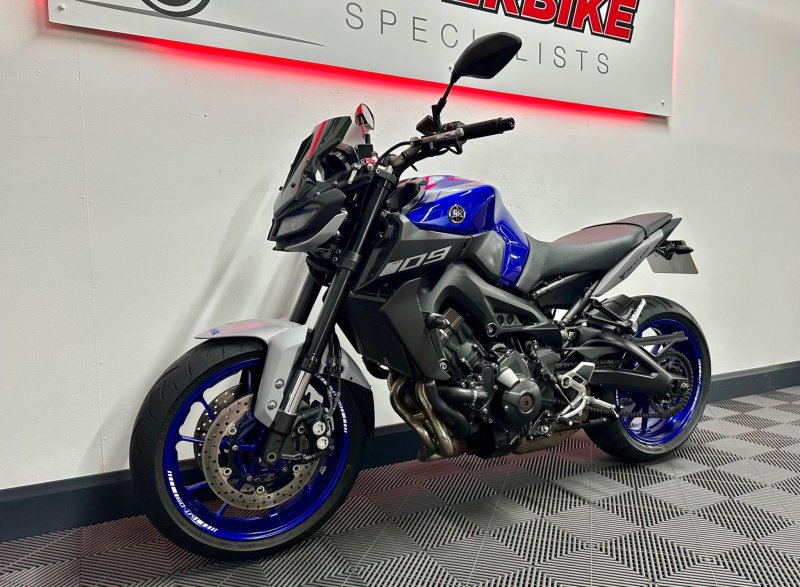 YAMAHA MT-09
