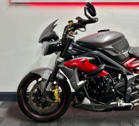 TRIUMPH STREET TRIPLE 675