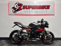 TRIUMPH STREET TRIPLE 675