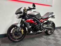 TRIUMPH STREET TRIPLE 675