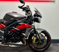 TRIUMPH STREET TRIPLE 675