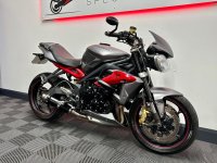 TRIUMPH STREET TRIPLE 675