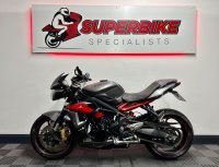 TRIUMPH STREET TRIPLE 675