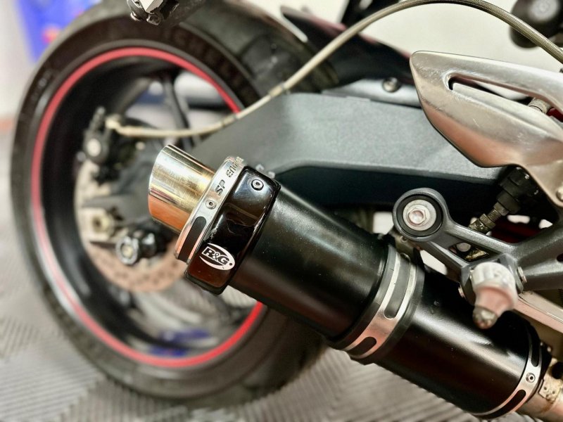 TRIUMPH STREET TRIPLE 675