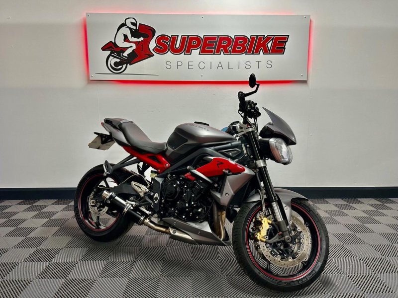 TRIUMPH STREET TRIPLE 675