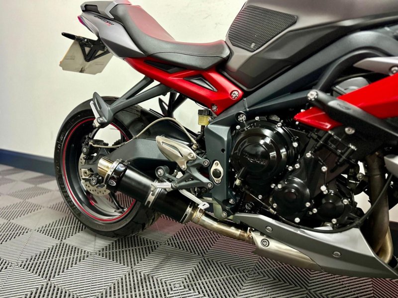 TRIUMPH STREET TRIPLE 675
