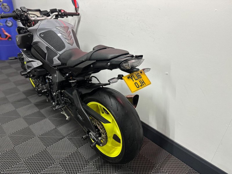 YAMAHA MT-10