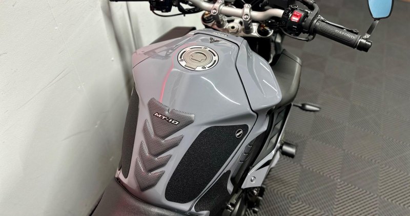 YAMAHA MT-10