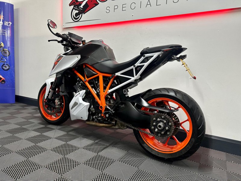 KTM 1290 SUPER DUKE R
