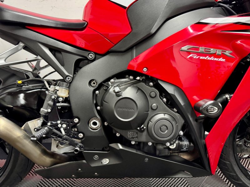HONDA CBR1000RR Fireblade