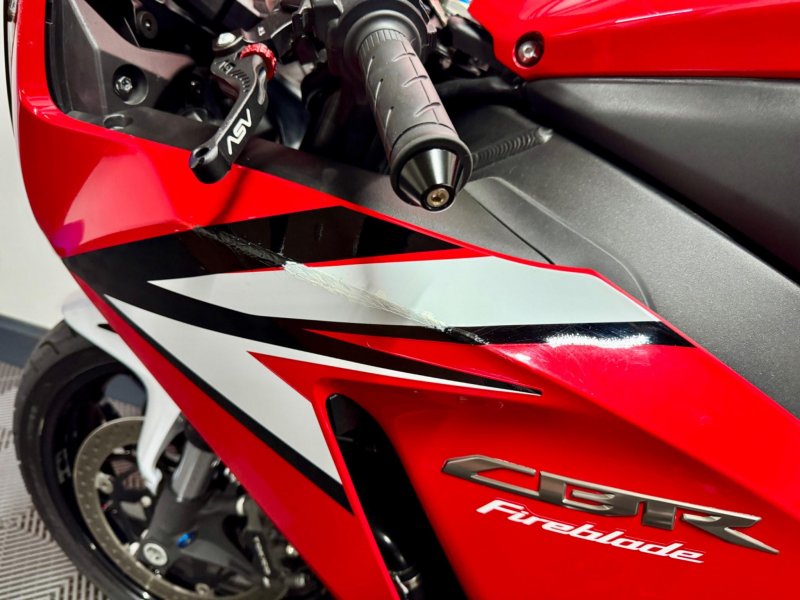 HONDA CBR1000RR Fireblade