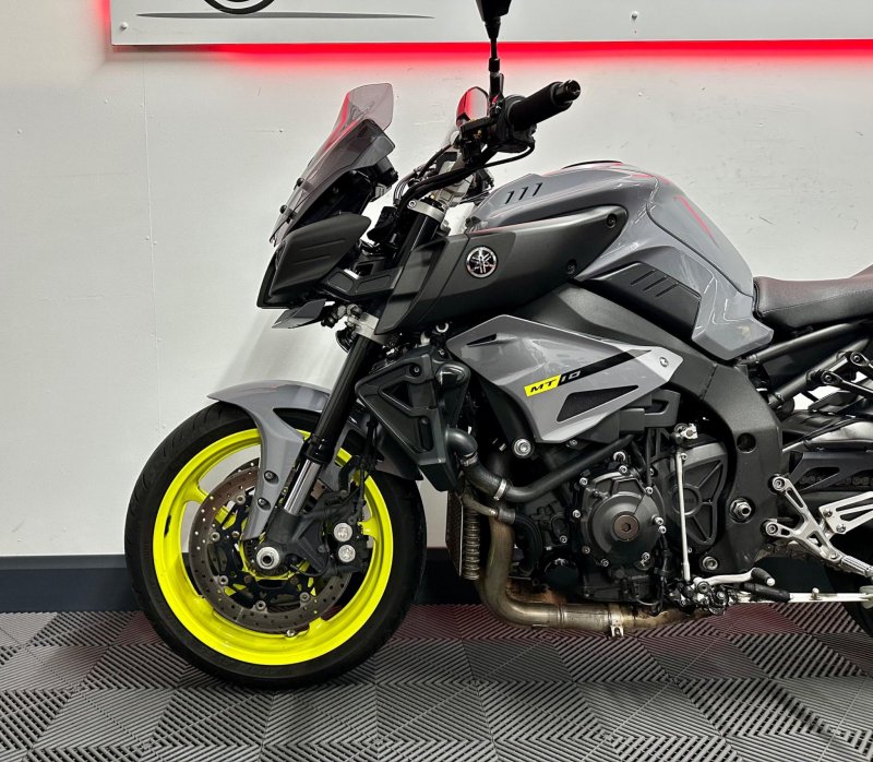 YAMAHA MT-10