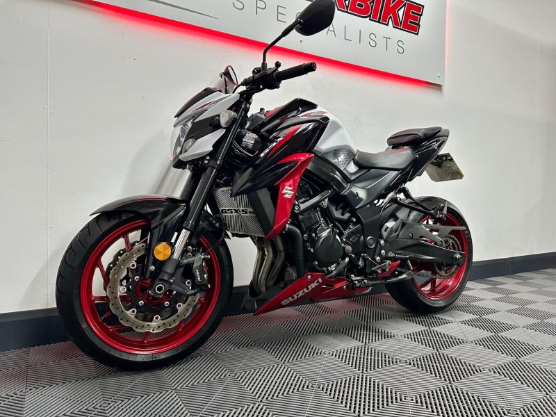 SUZUKI GSX-S750