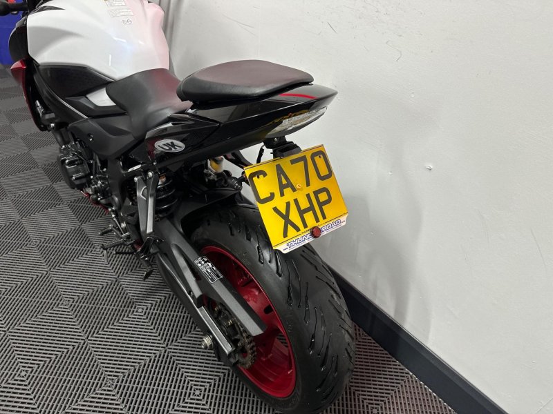 SUZUKI GSX-S750