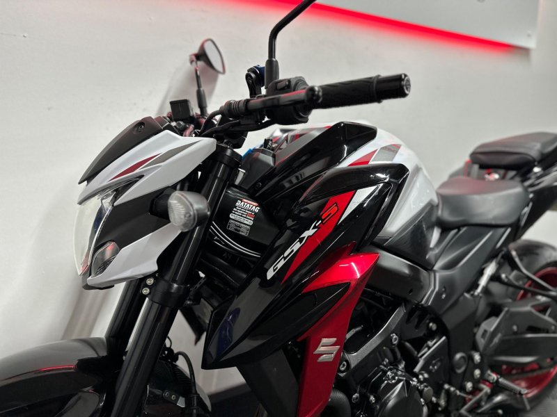 SUZUKI GSX-S750